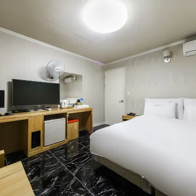Busan Goejeong Clover Отели рядом с достопримечательностью «Культурная деревня Камчхон»