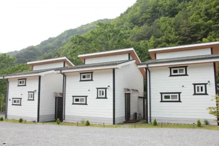 Danyang Jeongwoo's Pension Отели рядом с достопримечательностью «Guinsa Temple»