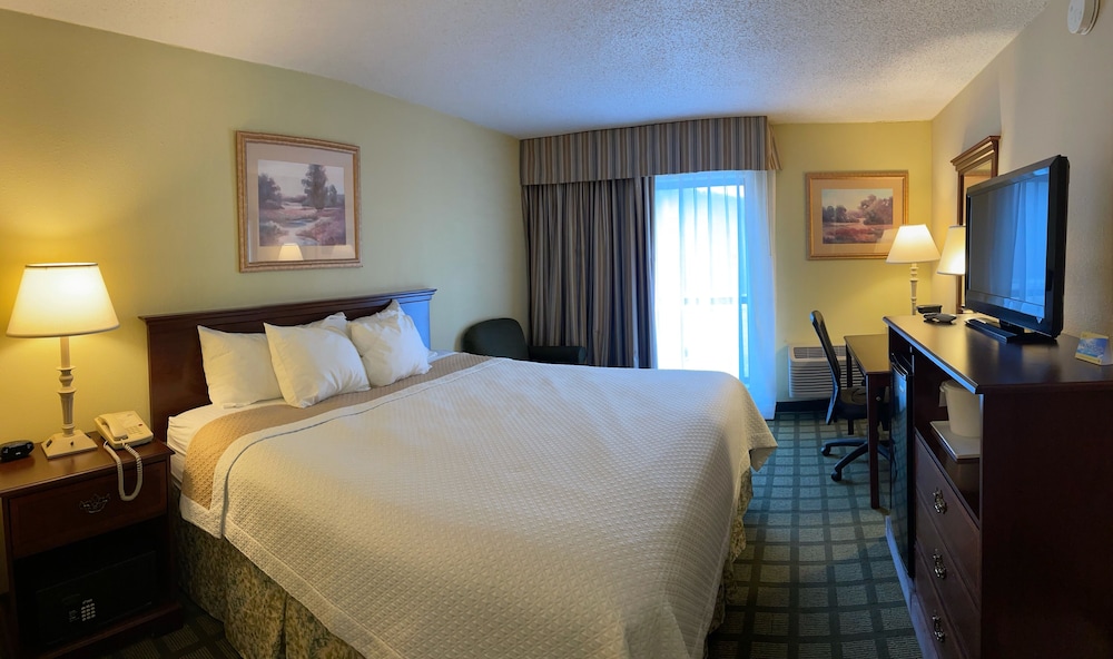 Days Inn & Suites by Wyndham Sutton Flatwoods