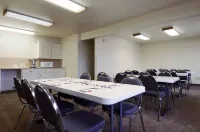 Super 8 by Wyndham Giddings Hotels in Giddings