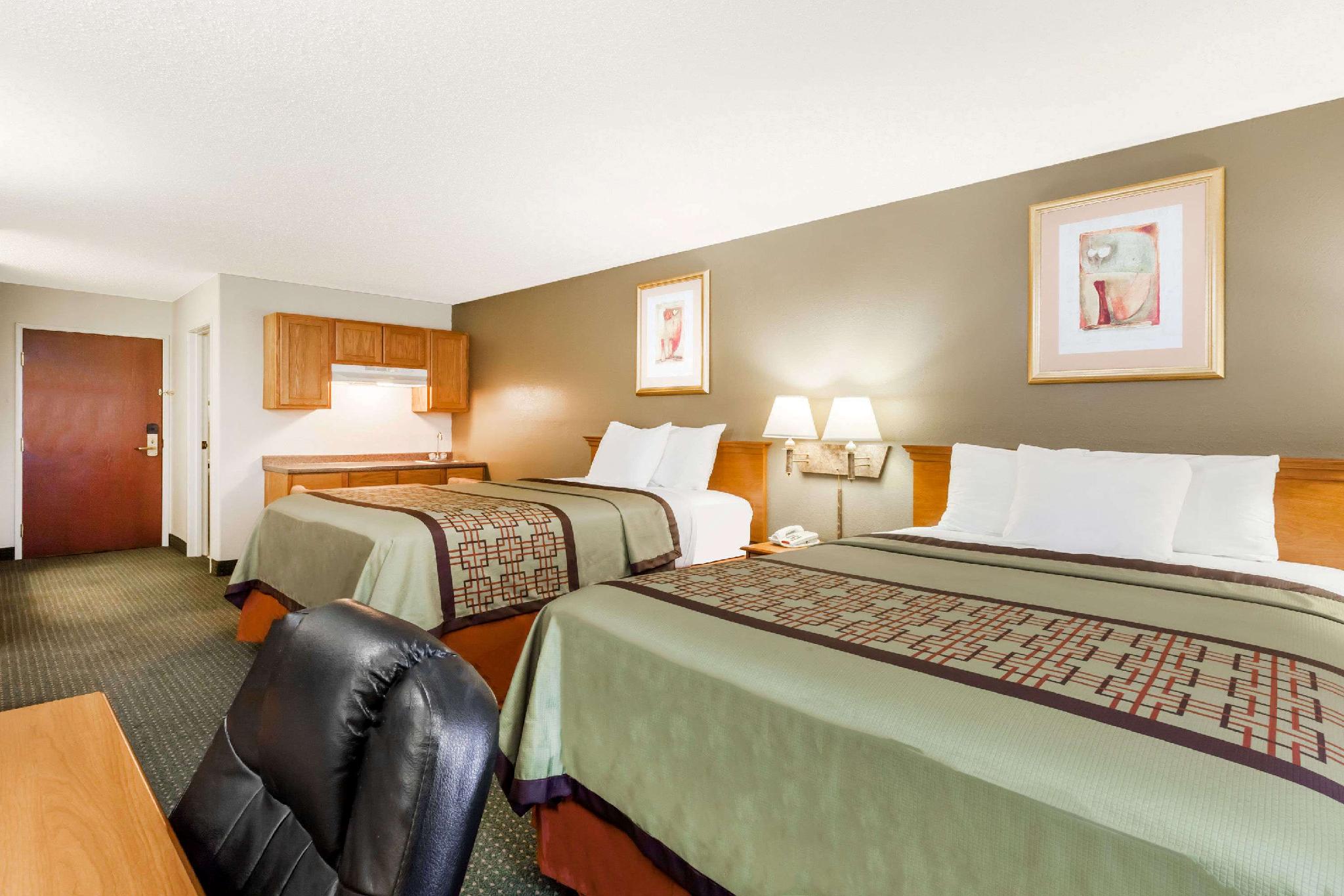 Days Inn & Suites by Wyndham New Iberia