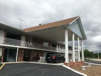 Twelve Oaks Inn Hotels in Sunset Cove Township