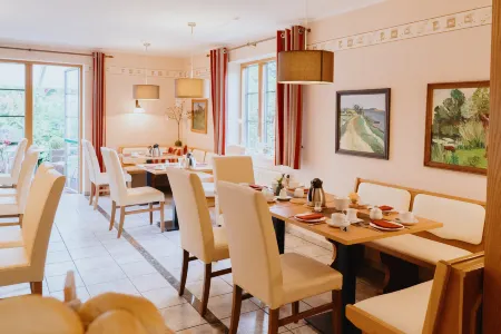 Hotel An den Bleichen Отели в г. Ной-Бартельсхаген