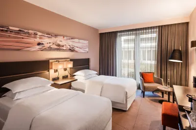 Sheraton Duesseldorf Airport Hotel Отели в г. Лёрик