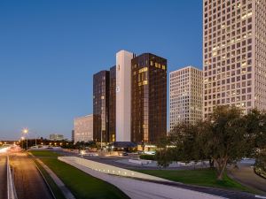 DoubleTree by Hilton Hotel Houston - Greenway Plaza