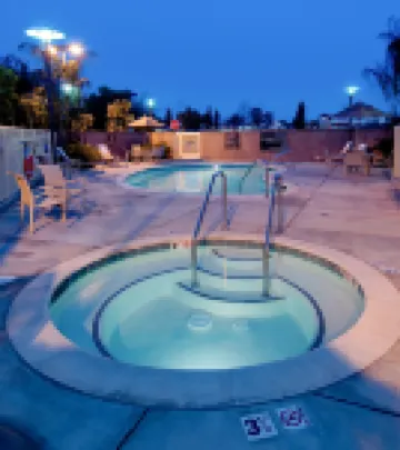 希爾頓歡朋套房飯店-千橡 紐伯裡公園住宿飯店