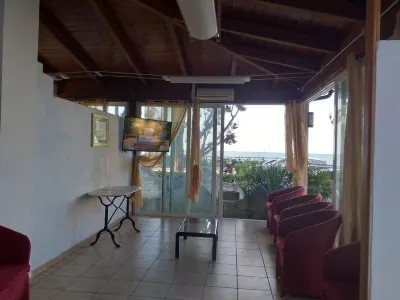 Room in BB - Quadruple Room in Pineto - Sea View فنادق في أتري