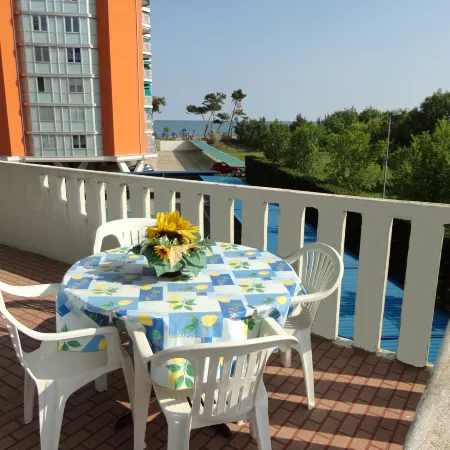 Cozy Apartment with Terrace