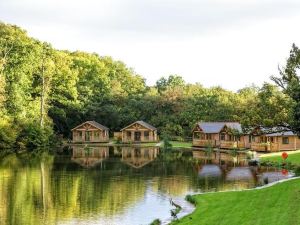 Canada Lodge and Lake