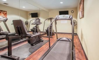 Hawthorn Suites by Wyndham Oak Creek/Milwaukee Airport