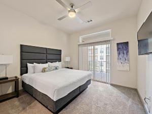 Modern 2Br Apartment Downtown Location