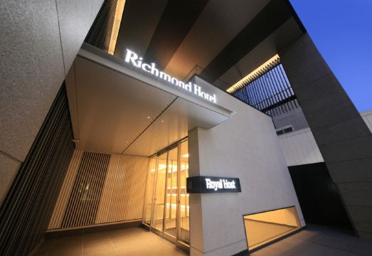 리치몬드 호텔 조식 뷔페 장면