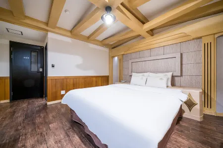 Hotel King Отели рядом с достопримечательностью «Пусанский университет иностранных языков»