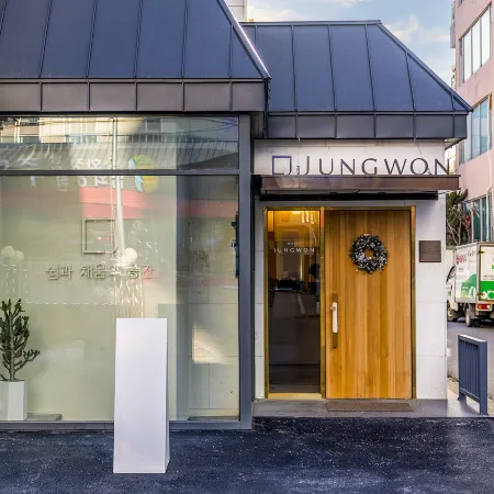 Incheon Jungwon Hotel Отели рядом с достопримечательностью «Университет Иньхы»