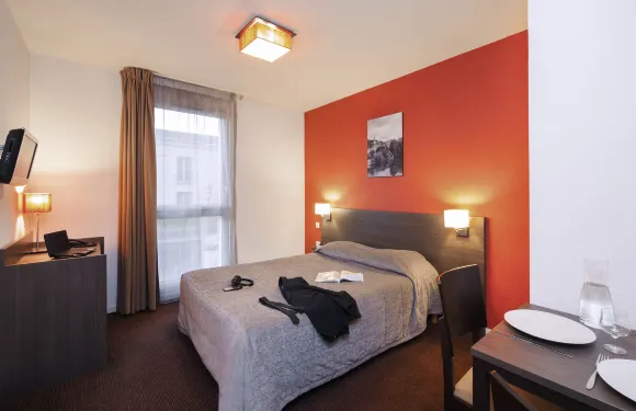 阿德吉奧阿克瑟斯普瓦捷酒店