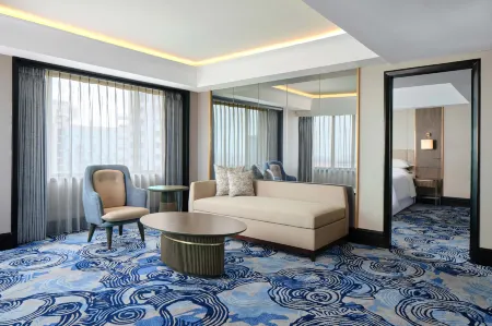 Sheraton Surabaya Hotel & Towers Отели рядом с достопримечательностью «University of 17 Agustus 1945 Surabaya»