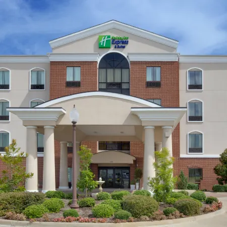 Holiday Inn Express & Suites Ennis by IHG