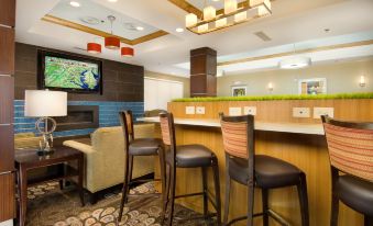 Holiday Inn Express & Suites Alexandria - Fort Belvoir