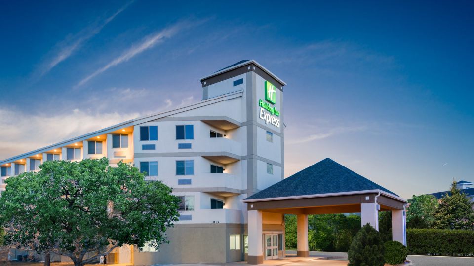 Holiday Inn Express & Suites COLORADO SPRINGS AIRPORT by IHG
