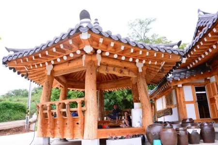 Okmin Park Pension Where Yeongcheon Met Отели рядом с достопримечательностью «Auno Feliz Glamping»