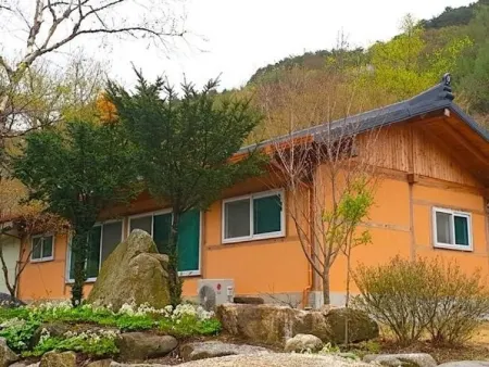 Youngju Jarak-Gil B&B Pension Отели рядом с достопримечательностью «Buseoksa Temple»