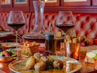 Wine & Books Lisboa Hotel Отели рядом с достопримечательностью «Башня Торре-де-Белен»