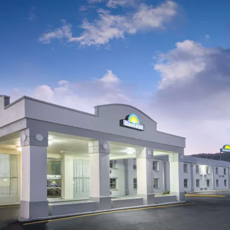 Days Inn by Wyndham Roanoke/Hollins Near I-81