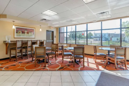 Econo Lodge Inn & Suites Fairgrounds