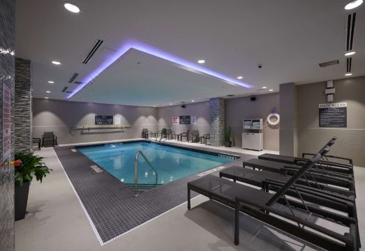 4. 힐튼 가든 인 ..