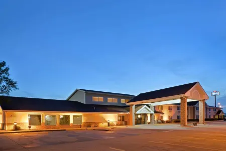 AmericInn by Wyndham West Burlington Отели в г. Берлингтон