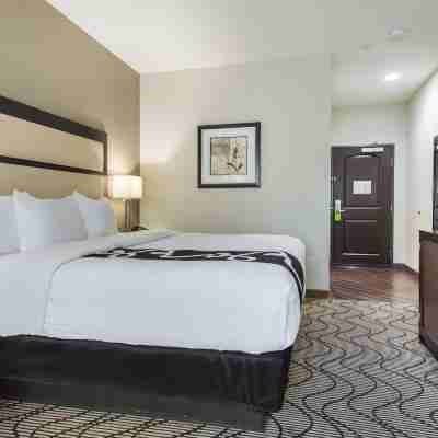 La Quinta Inn & Suites by Wyndham Auburn Rooms