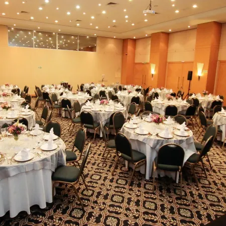 Grand Mercure Curitiba Rayon Отели рядом с достопримечательностью «Улица 24 часа»