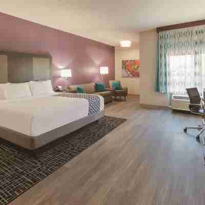 La Quinta Inn & Suites by Wyndham Terre Haute Rooms
