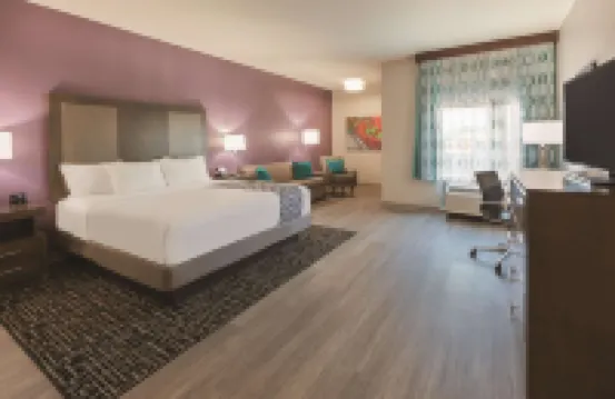 La Quinta Inn & Suites by Wyndham Terre Haute テレ・ホートのホテル