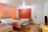 Motel 6 Madras, or Hotels in Madras