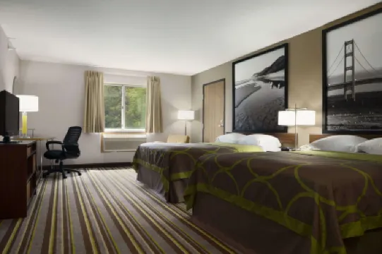Super 8 by Wyndham Manistee Отели в г. 