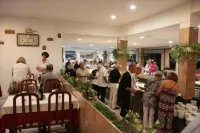 Hotel Univers - Bữa sáng