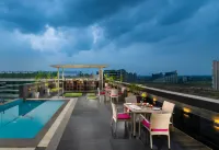 Sandal Suites by Lemon Tree Hotels - ที่มีสระว่ายน้ำ