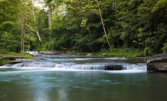 The Woodstock Inn on the Millstream