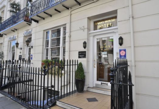 1. 배리 하우스 호..