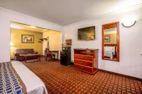 Regency Inn & Suites Downey - piscina