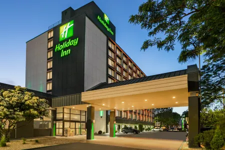 Holiday Inn Boston - Cambridge Area Отели рядом с достопримечательностью «African Meeting House»