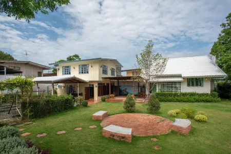 Baan Suan Krung Kao Отели рядом с достопримечательностью «Ват Яй Чай Монгхон»