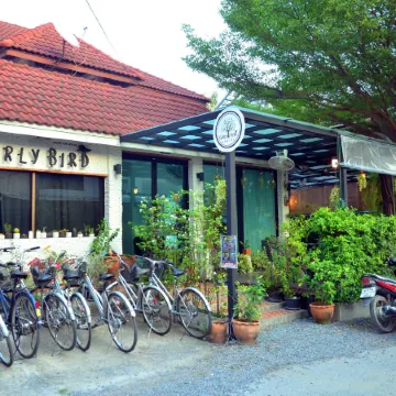 Early Bird Hostel Ayutthaya Отели рядом с достопримечательностью «Ayuthaya Floating Market»