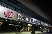 DoubleTree by Hilton Milton Keynes Hotel dekat Furzton Lake