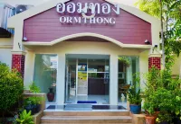 Orm Thong Hotel Hotel di Kathu / Lapangan Golf