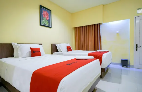 RedDoorz Plus-弗洛倫斯·隆班·託賓路-西博爾加