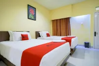 RedDoorz Plus @ Jalan FL Lumban Tobing Sibolga فنادق في Central Tapanuli Regency
