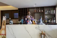 Royal Orchid Golden Suites Pune - Baarit