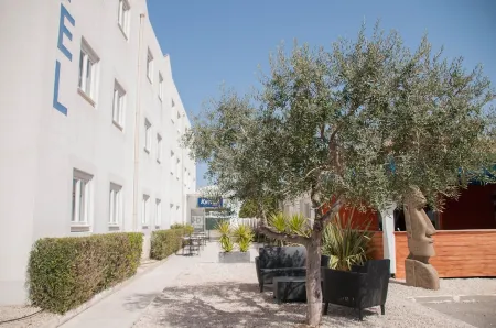 Kyriad Montpellier Sud Отели в г. Лат